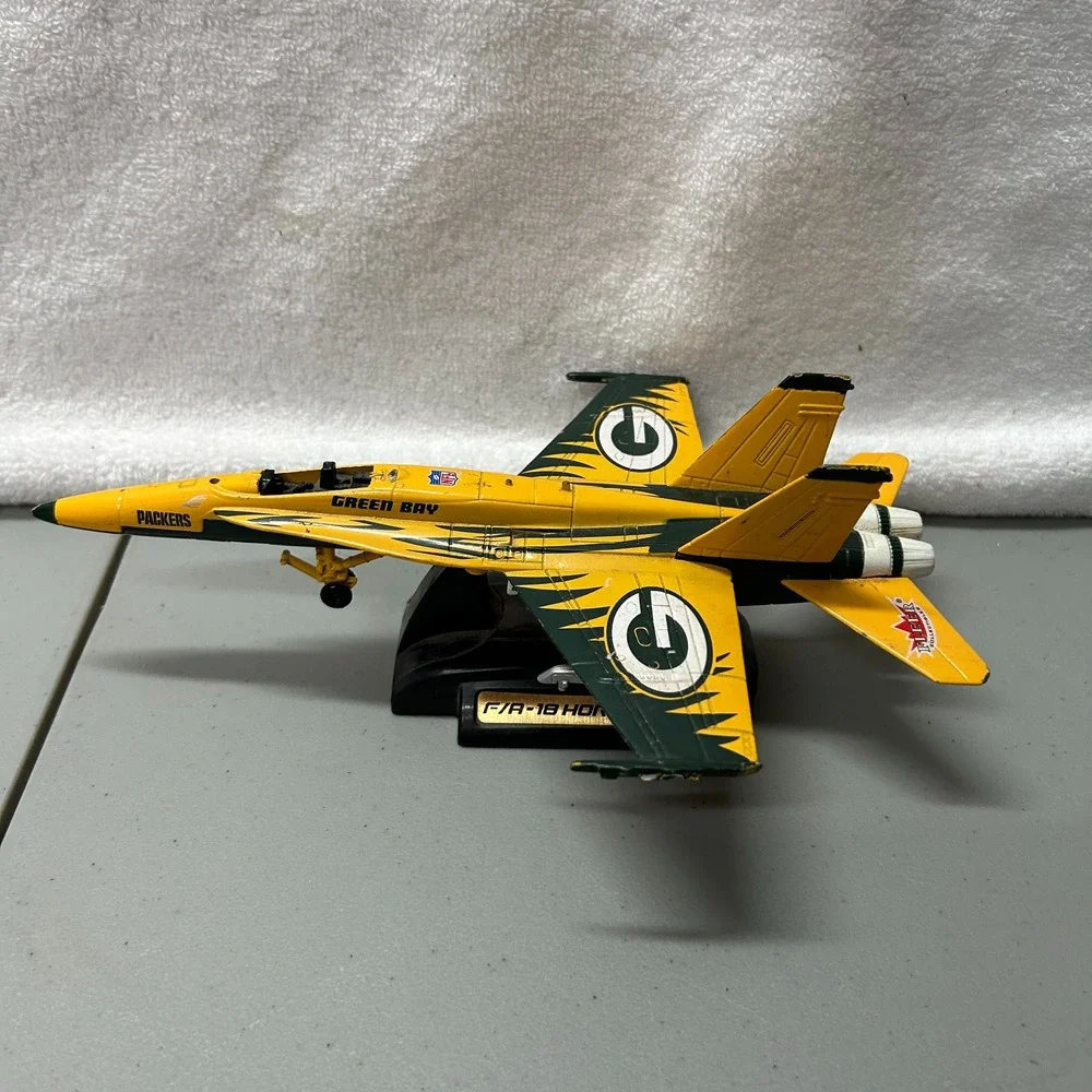 Fleer Greenbay Packers 1:72 F/A 18 Hornet of 1086 Limited Edition Fighter Jet